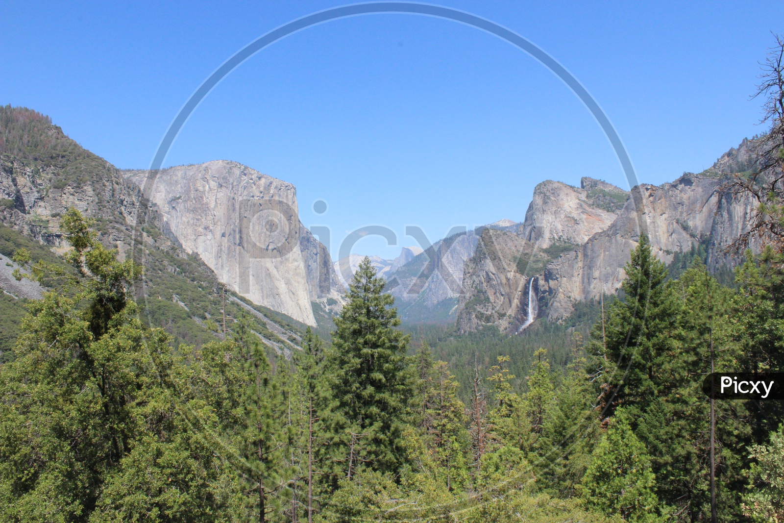 Tunnel View of Yosemite National Park