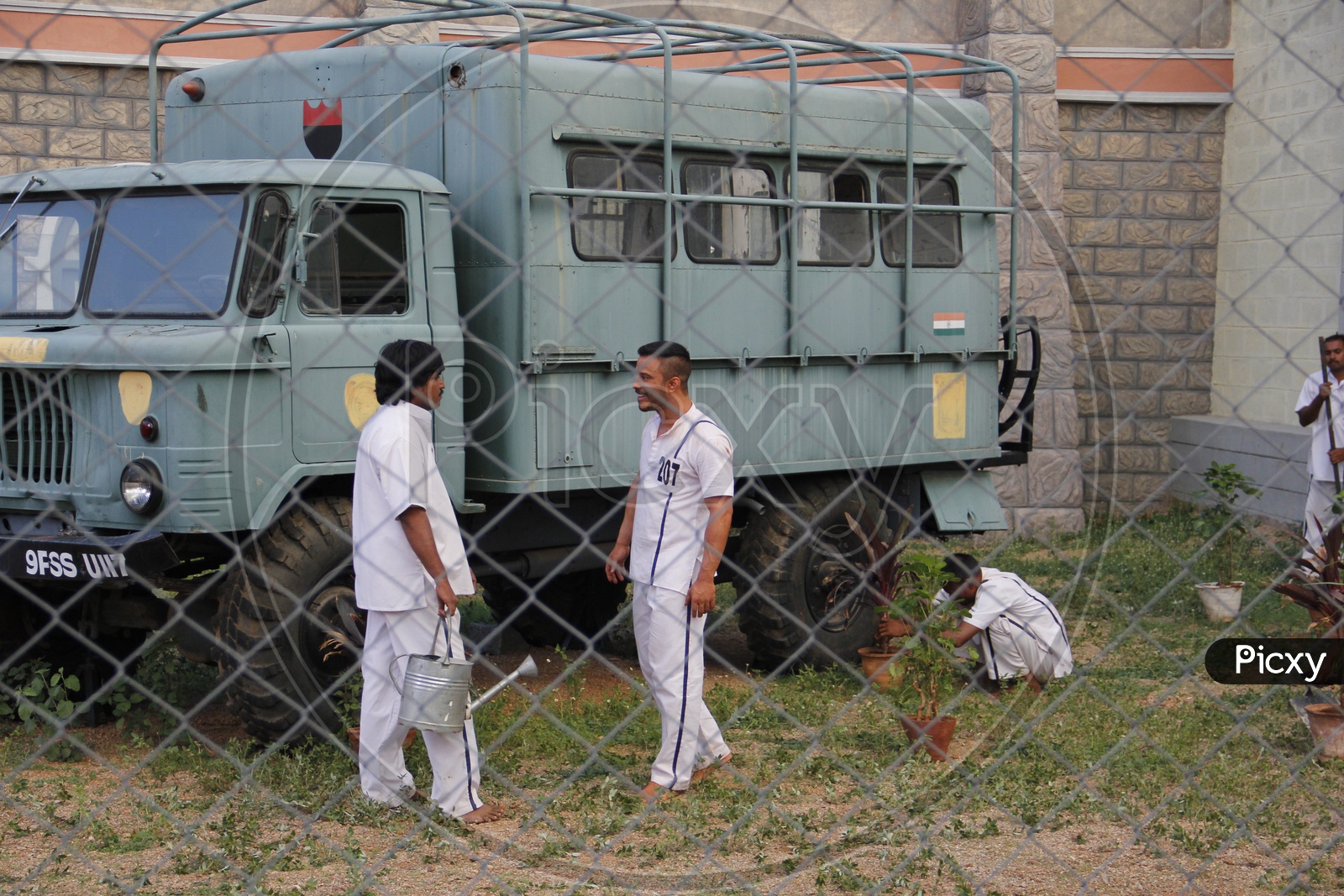 Image of Indian Male Prisoners in a Jail WorkingZQ429919Picxy