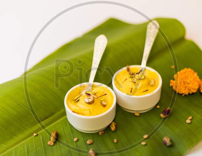 Traditional Food For Marati New Year  Gudipadwa, Aam Panna On Banana Leaf  Background