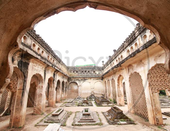 Paigah tombs