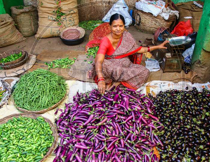 Women selling vegetables at Monda Market
