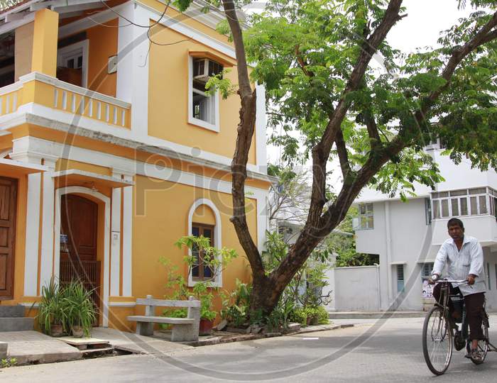 Yellow house in Pondicherry