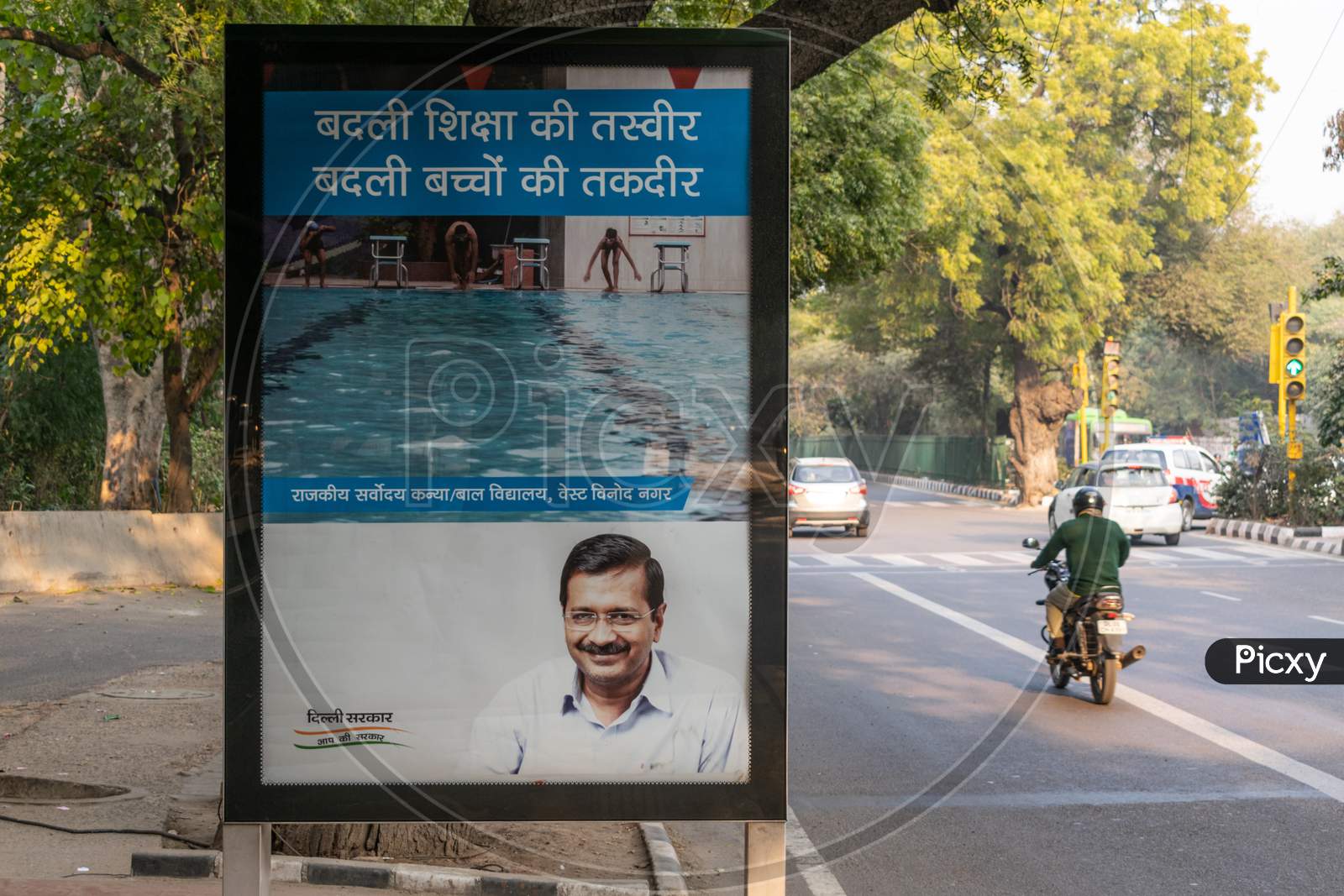 Delhi CM Arvind Kejriwal showing the picture of Education in Delhi in an advertisement