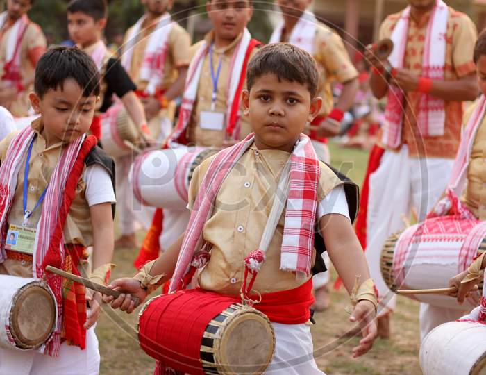 Glimpse Of Folk Dance Workshop 2018 In The View Of Upcoming Rongali Bihu Organised By Sankritic Mancha, Assam  In Collaboration With Ministry Of Culture, Govt. Of India.