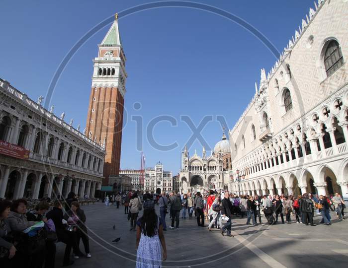 Crowd walking past the St. Mark's Square