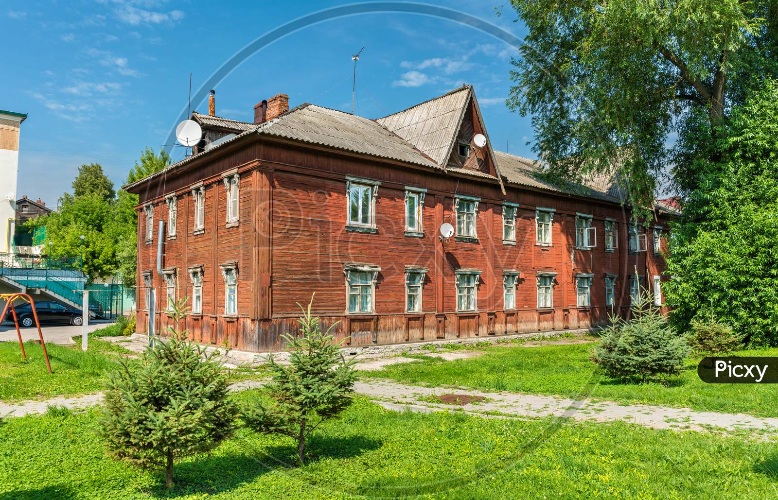 Image Of Old Wooden House In The City Centre Of Ryazan Russia Yv