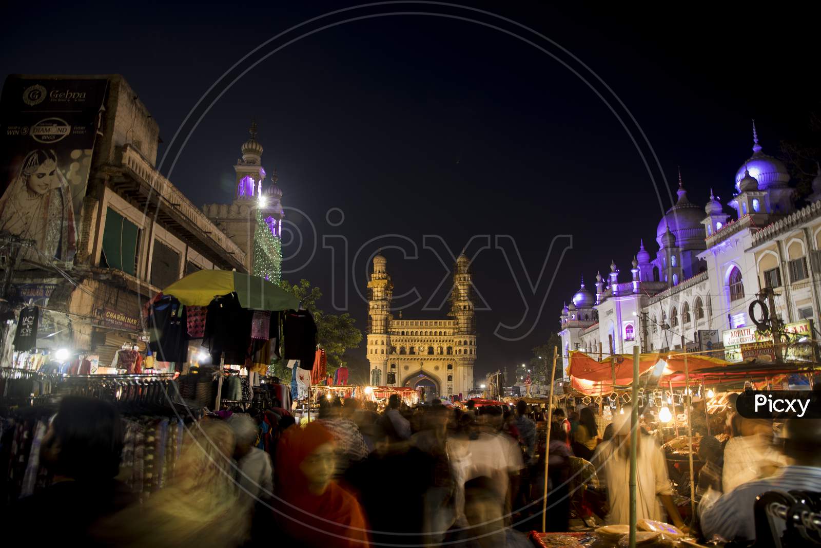 charminar wide view with street