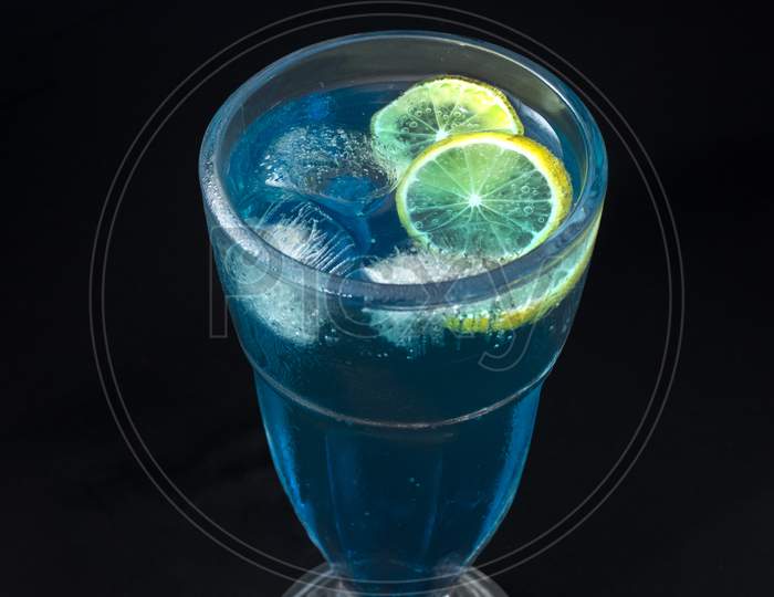 blue laggon drink.