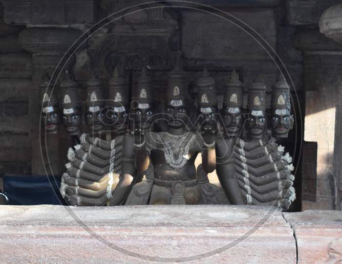 Ravan Statue  With Ten Heads