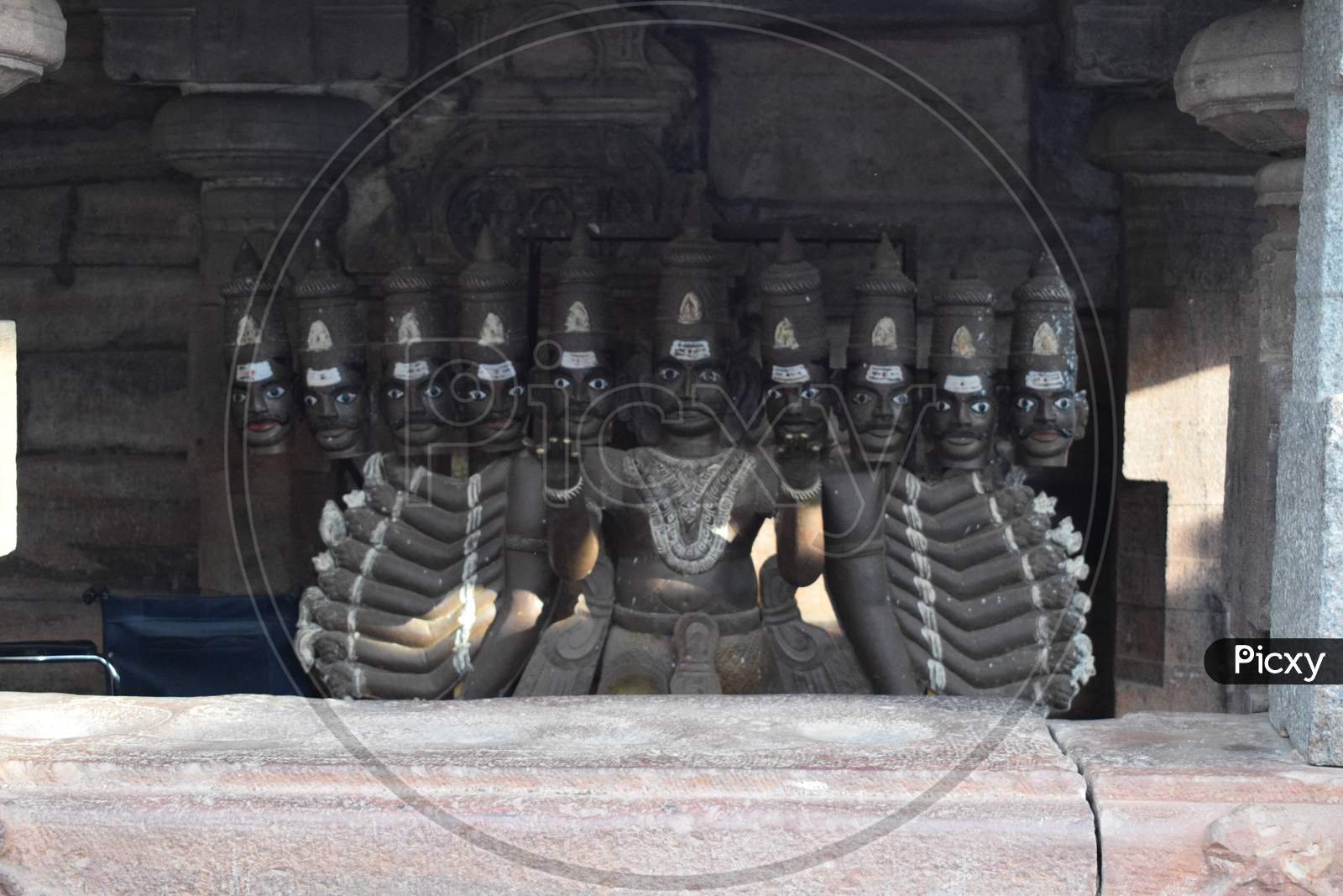 Ravan Statue  With Ten Heads