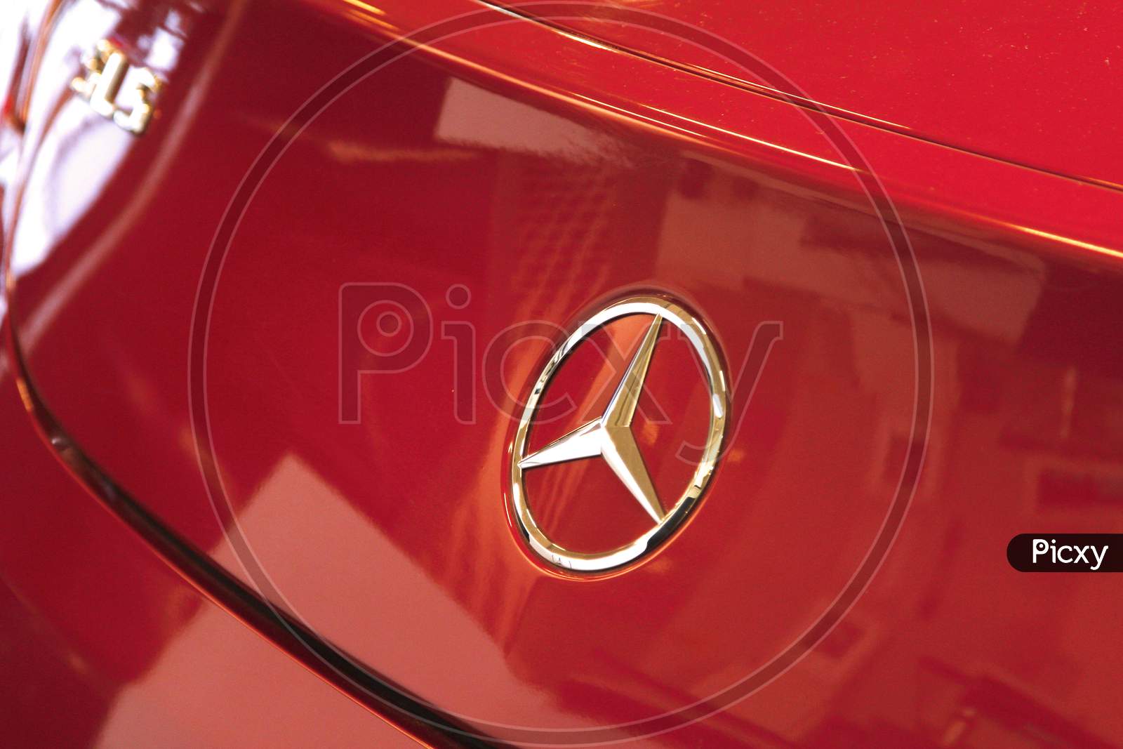 Mercedes Benz car logo