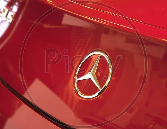 Mercedes Benz car logo