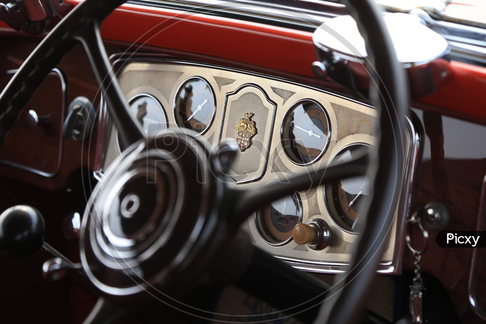 Steering wheel of the Rolls Royce Car