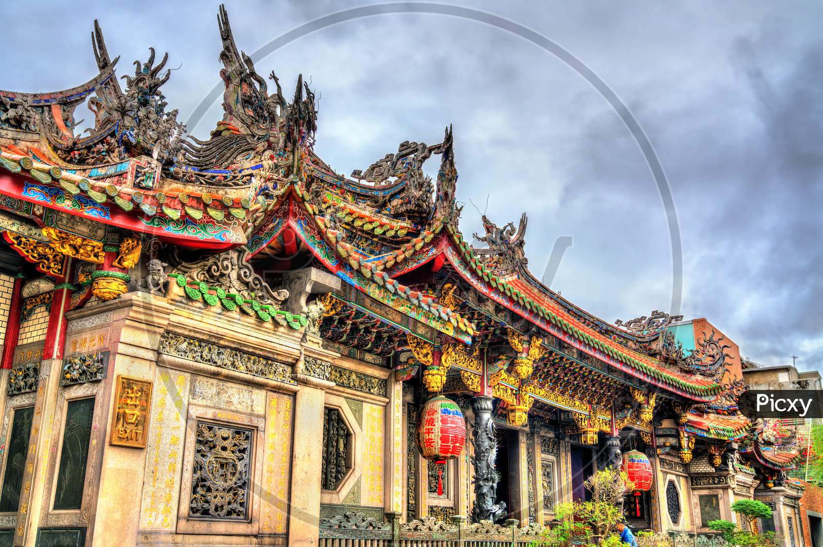 Image of Longshan Temple In Taipei, Taiwan-TY162265-Picxy