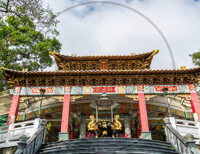 Yuantong Rock Temple In Changshou Park - Taipei, Taiwan
