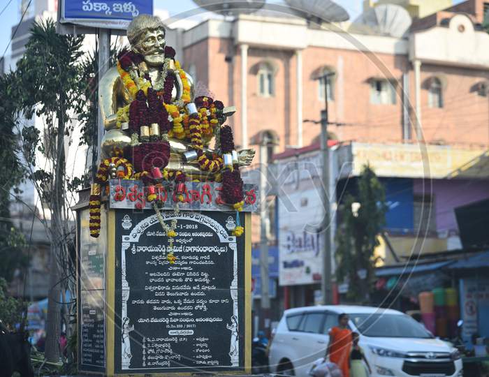Vishwa Kavi Yogi Vemana Statue