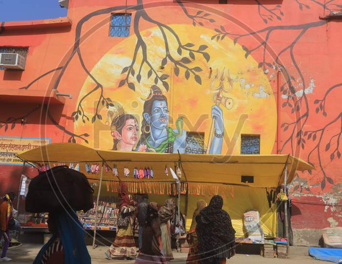 Lord Shiva And Parvathi Painting On a Wall