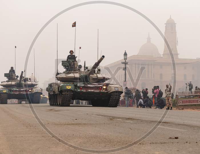 Indian Army T-90 Bhishma Battle Tanks Practicing for Republic Day Parade, Delhi