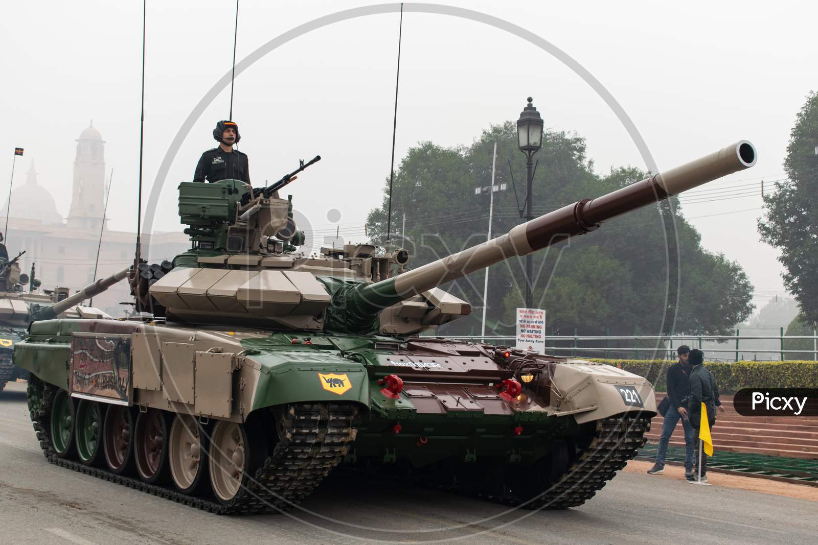 Indian Army T-90 Bhishma Battle Tanks Practicing for Republic Day Parade, Delhi