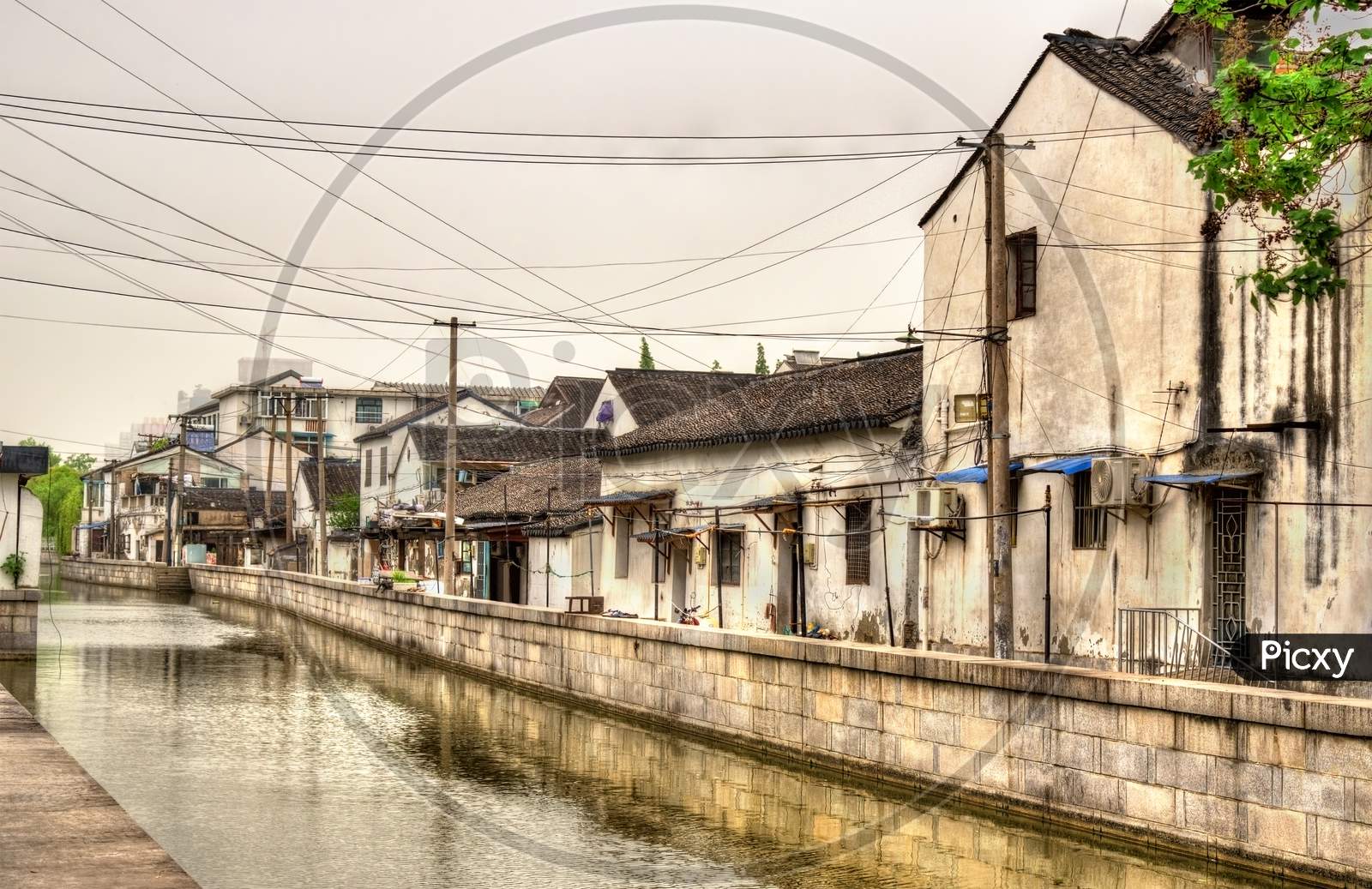 Suzhou Old Town Canals And Houses