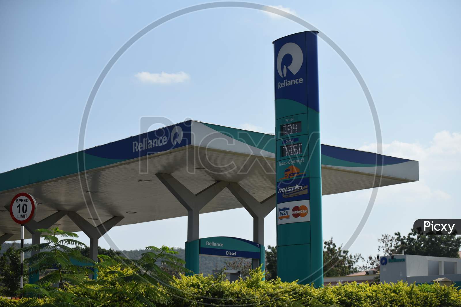 Reliance Petrol filling station, Hyderabad-Bangalore, NH44 Highway.