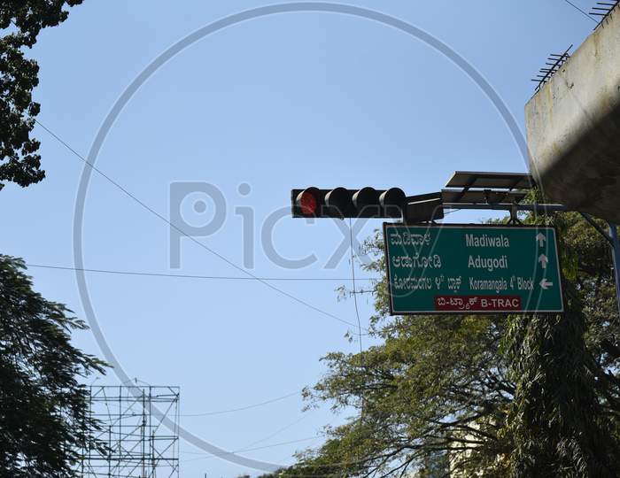 Traffic signal in Ejipura