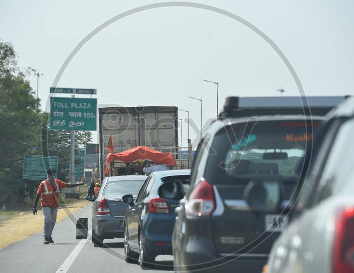 Cash Only lane at a Toll Plaza with huge traffic jam
