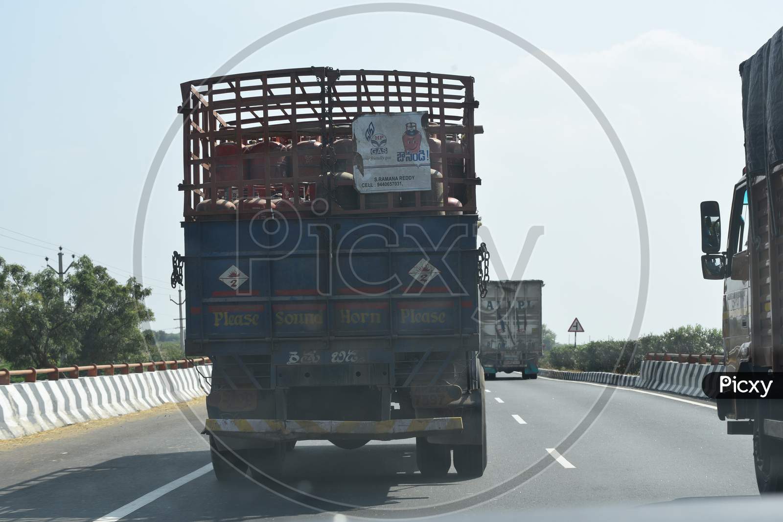 Gas cylinders carrying lorry