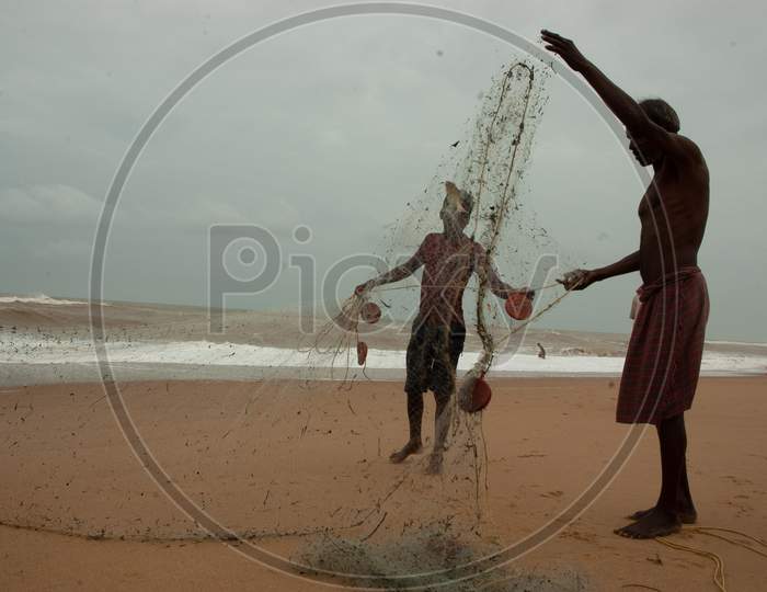 Indian fisherman rolling the cast net