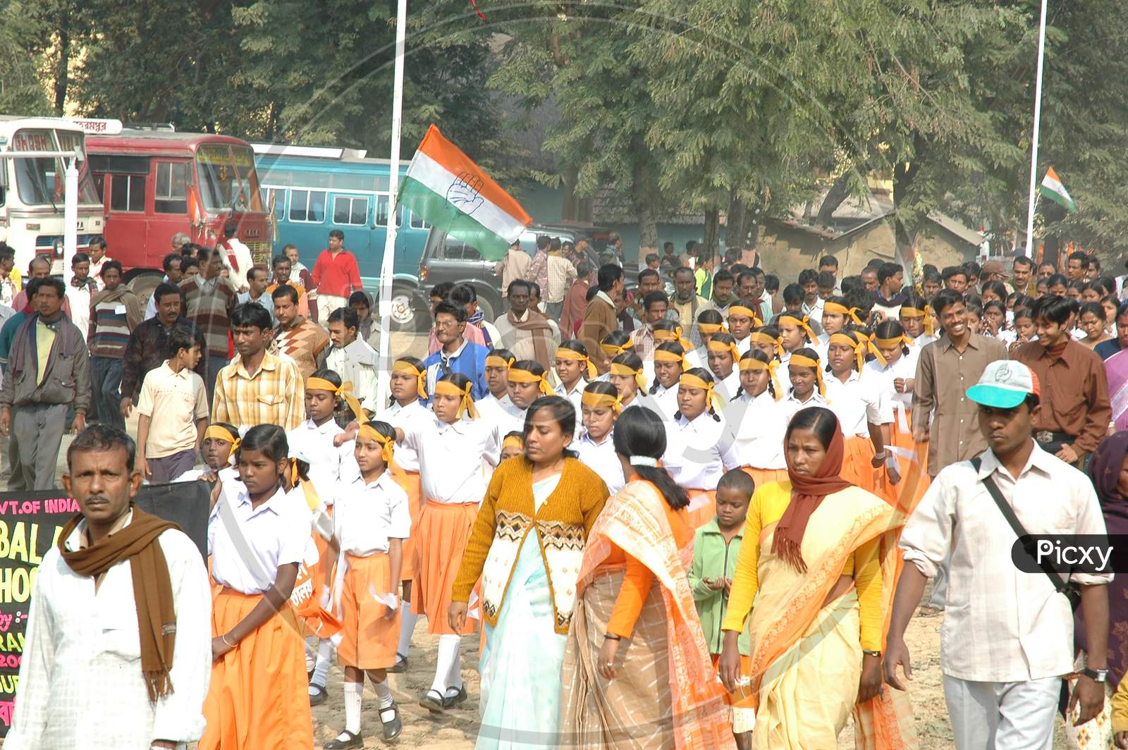 School Children Arriving At Public Meeting  Held By Pranab Mukherjee