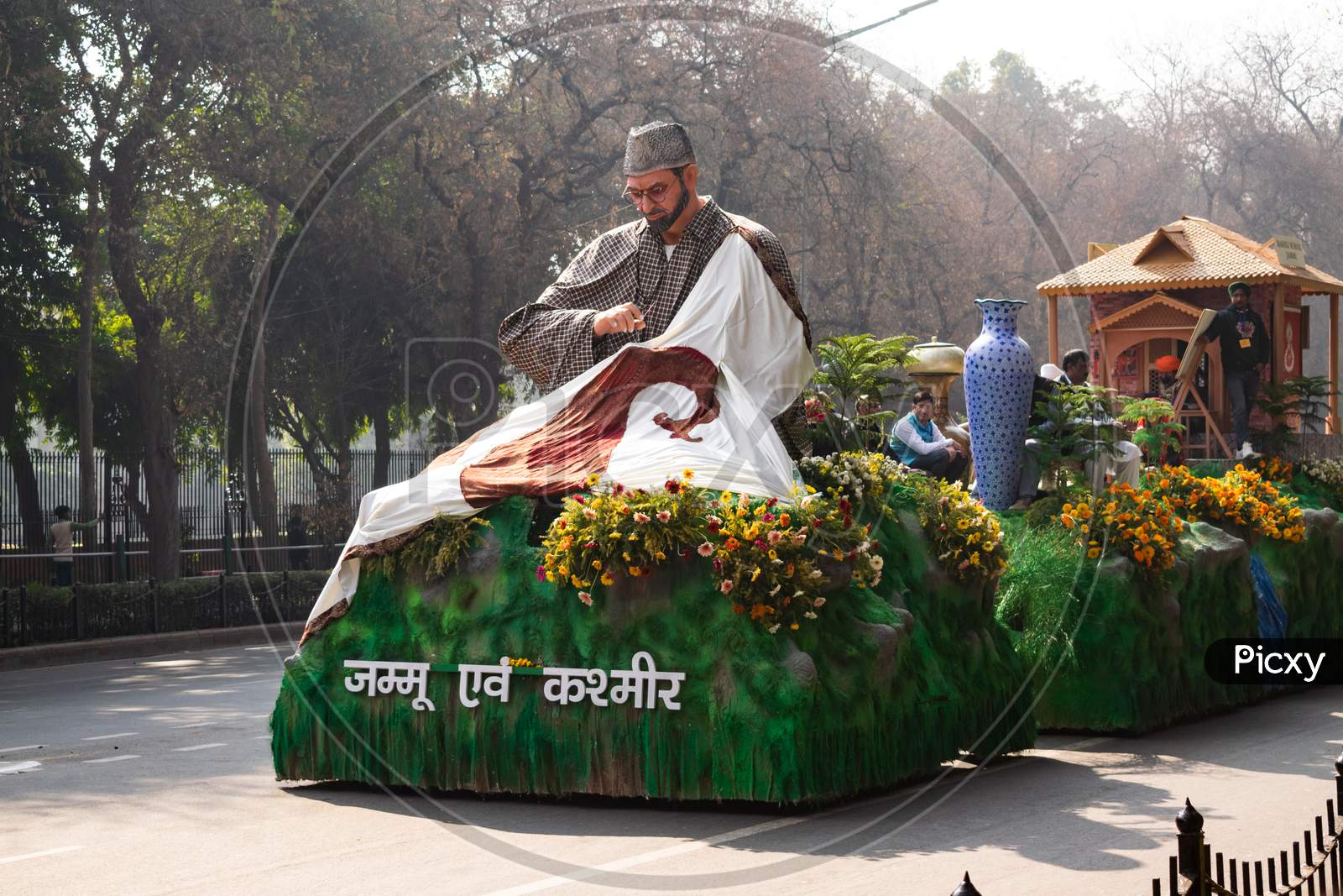 Tableau Of Jammu and Kashmir Shows Culture Of the union territory On 71st Republic Day 2020