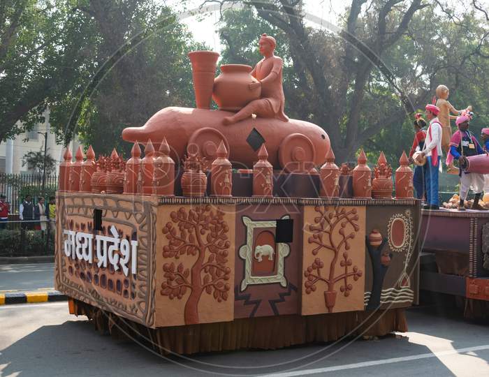 Tableau Of madhya pradesh Shows Culture Of the state On 71st Republic Day 2020