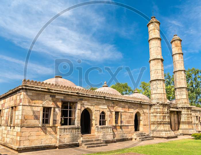 Sahar Ki Masjid at Champaner-Pavagadh Archaeological Park. A UNESCO world heritage site in Gujarat, India