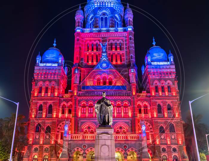 Municipal Corporation Building With Statue Of Phiroz Shah Mehta. Built In 1893, It Is A Heritage Building In Mumbai, India