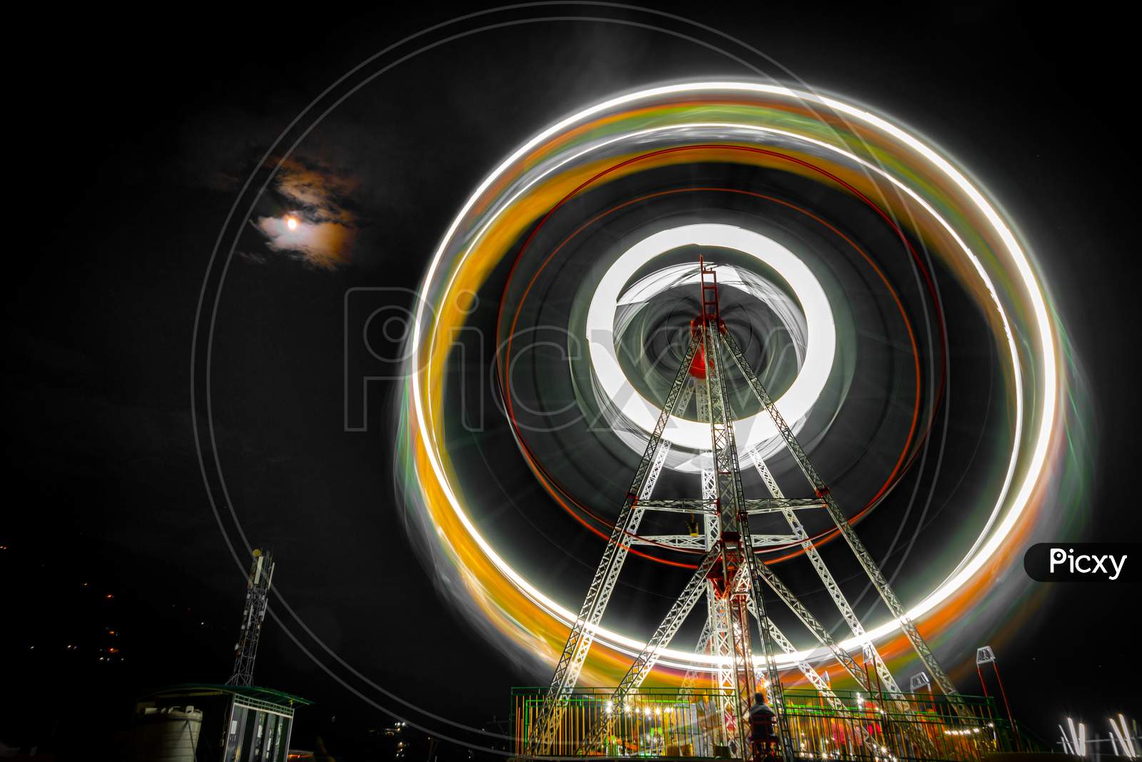 Long Exposure Of Giant Wheel in a Fair With Neon Lights