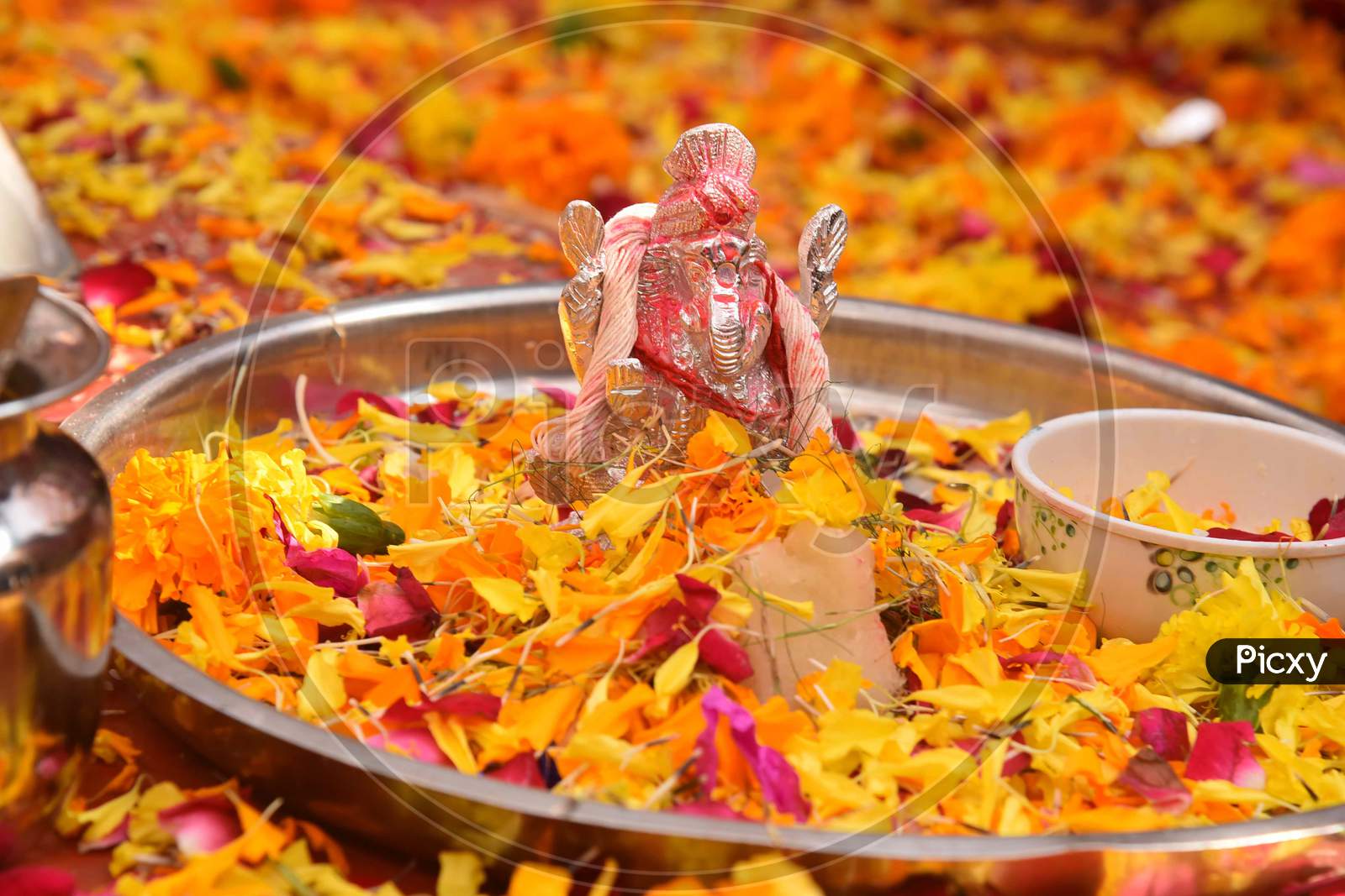 Indian Gujarati Wedding Rasam - Ganesh Puja