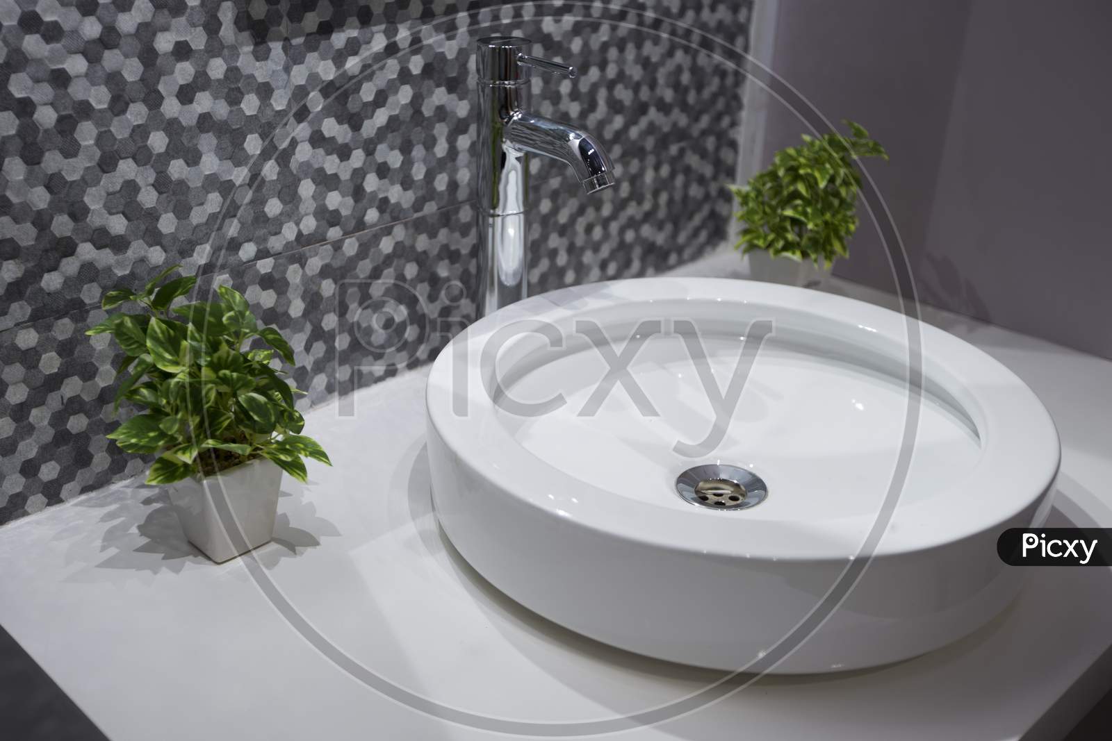 Wash Basin With Tap In an Toilet