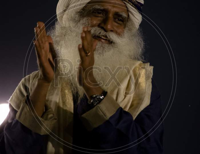 269 Sadhguru Jaggi Vasudev Stock Photos, High-Res Pictures, and Images -  Getty Images