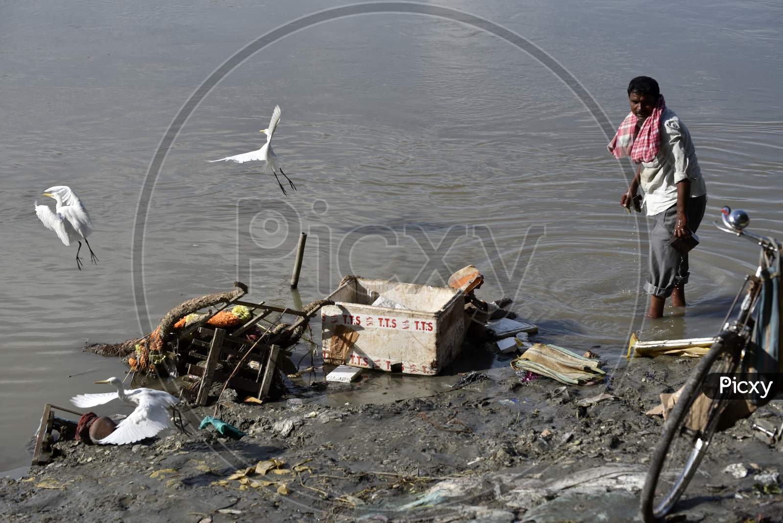 Waste Or Garbage Thrown In Bramhaputra River in Assam