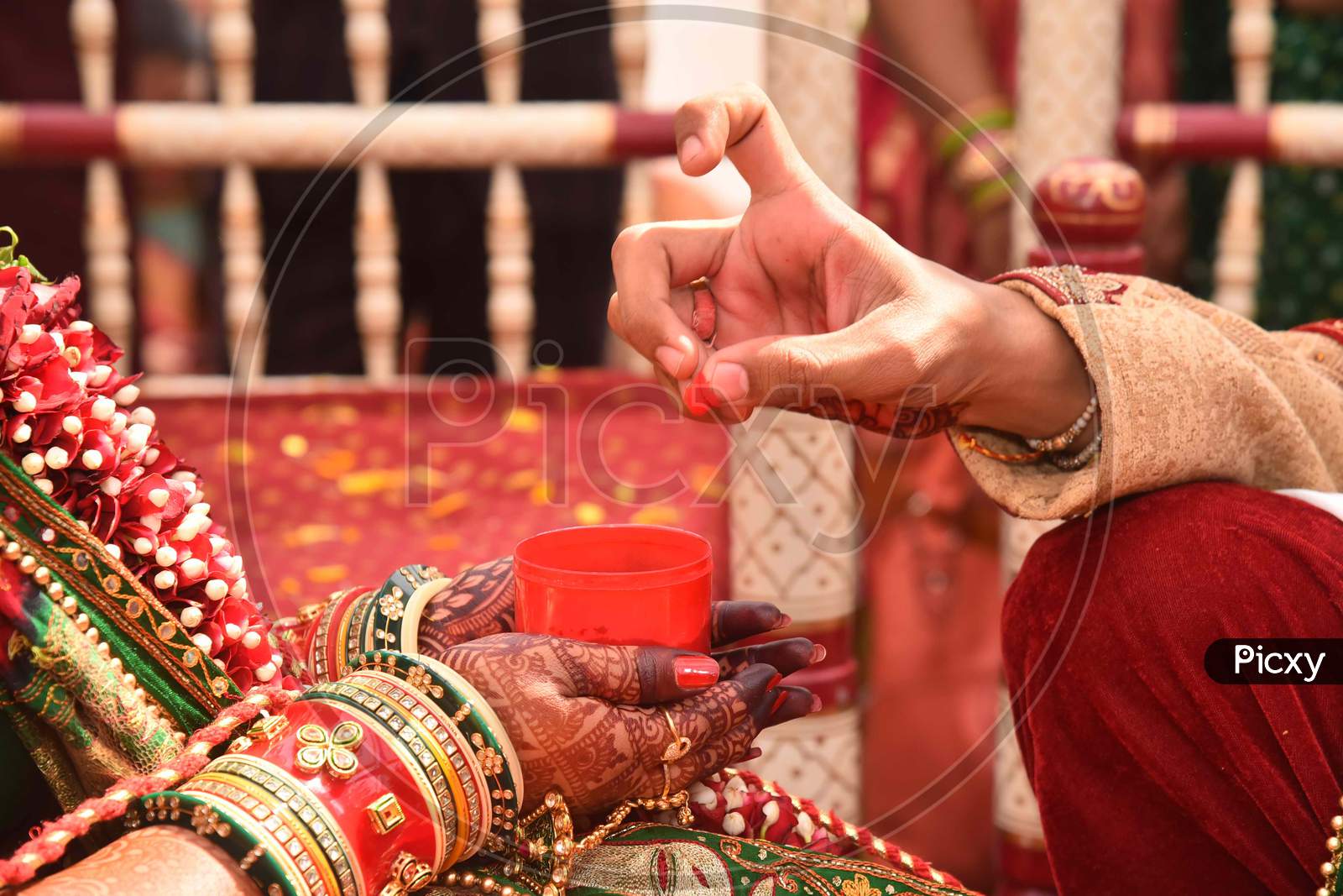 Indian Gujarati Wedding Rasam - Sindoor