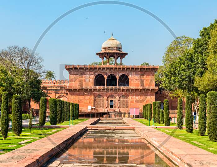 Western Naubat Khana Pavilion At The Taj Mahal - Agra, India