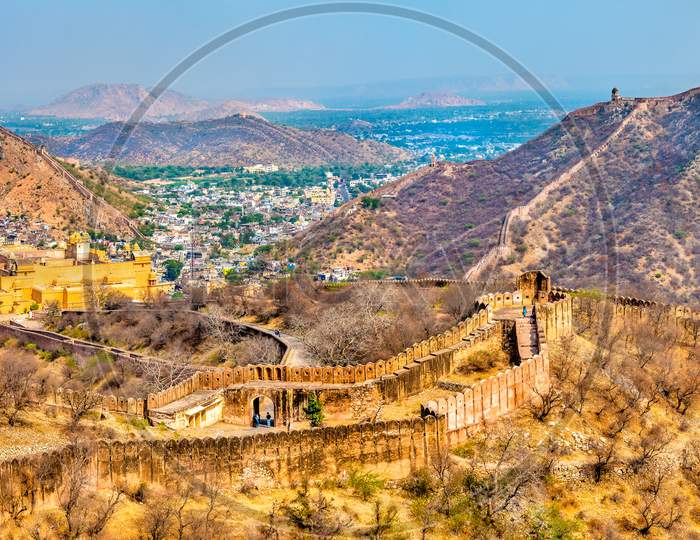 View Of Amer Town With The Fort. A Major Tourist Attraction In Jaipur - Rajasthan, India