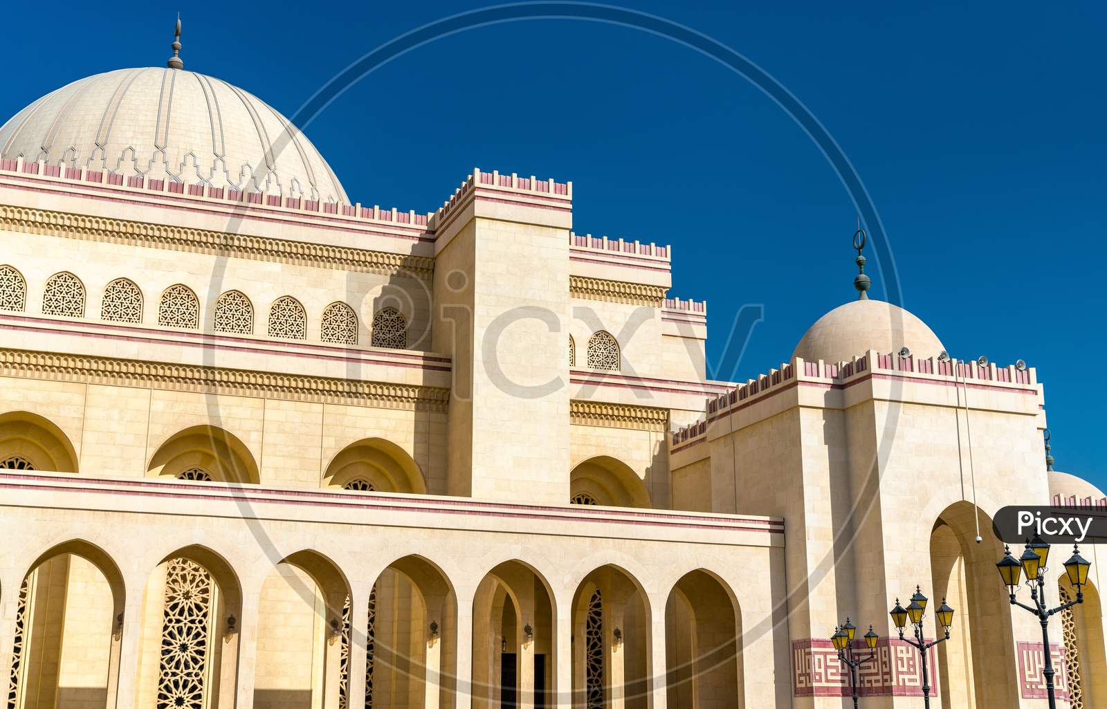 Al Fateh Grand Mosque In Manama, The Capital Of Bahrain