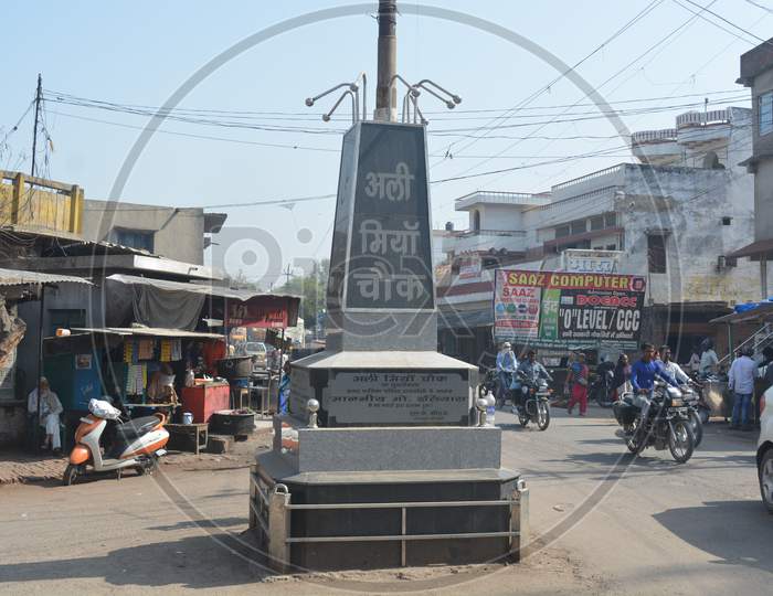 Memorial Statues In Varanasi Streets