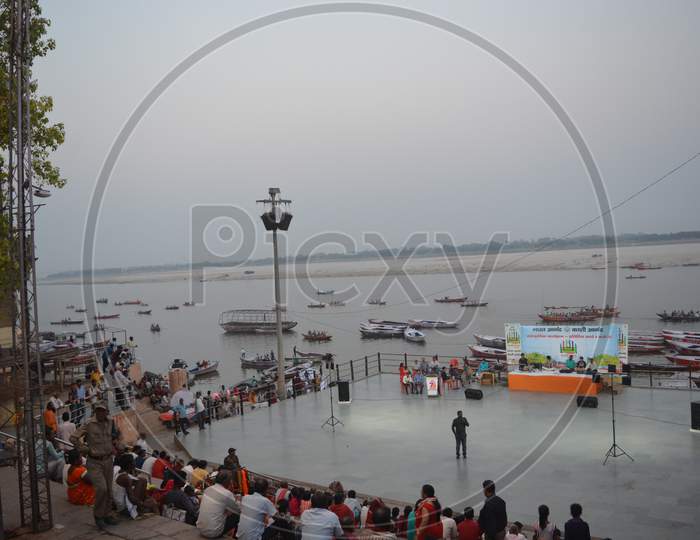 Crowd of Hindu Devotees in Varanasi Ghats
