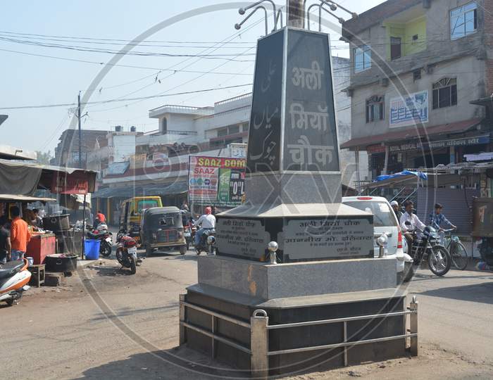 Memorial Statues In Varanasi Streets
