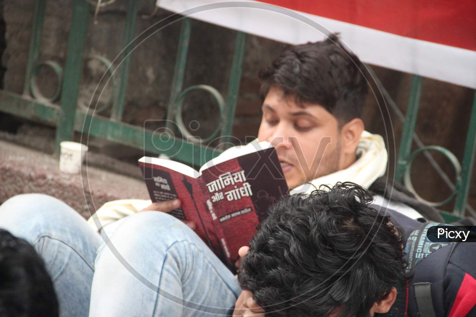 Student reading book during CAB, CAA Protest in delhi