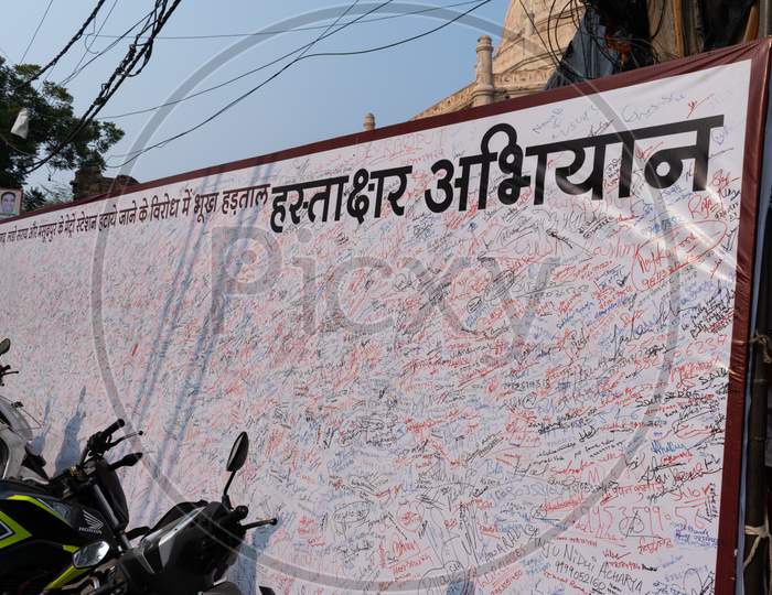 Hastakshar abhiyan, Signature campaign to oppose removal of some metro stations in Mehrauli