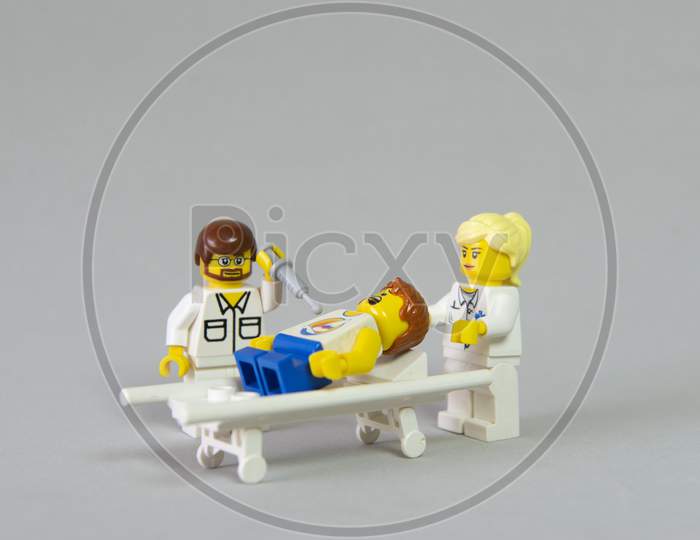 Florianopolis, Brazil. September 19, 2020: Minifigure Of A Boy Lying On A Stretcher Crying For An Injection. Vaccination Is Important For Children'S Health. Doctor And Nurse Applying Injection.