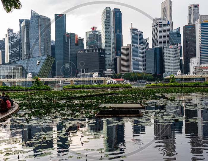 Singapore City’S Landscape Reflection Photo Shoot